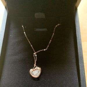 SOLID 18K GOLD DANCING HEART NECKLACE